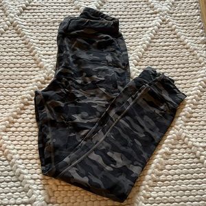 Alphalete grey camo jogger Small